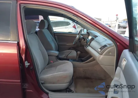 2004 Toyota Camry Le V6 z USA, uszkodzony, nr VIN 4T1BF32K14U074092